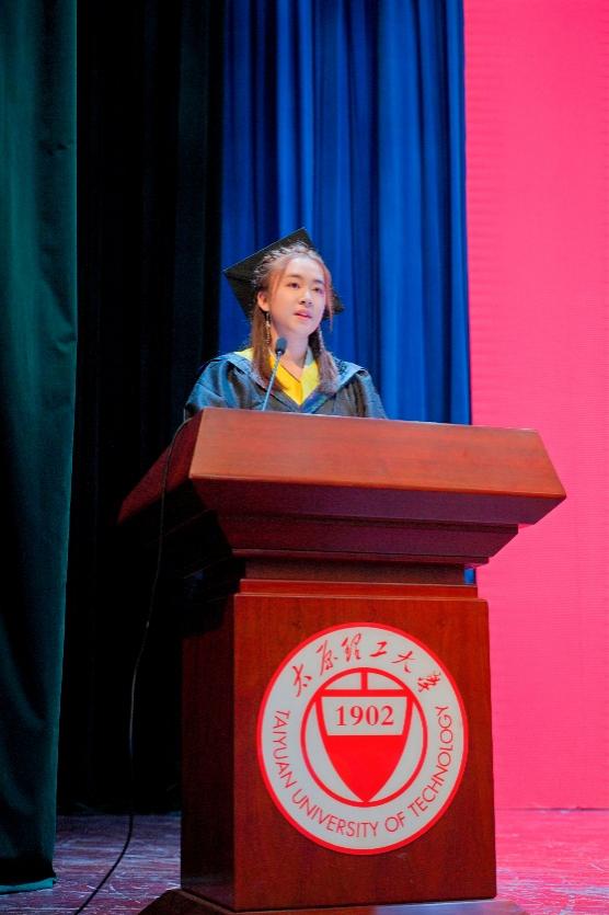 图片包含 建筑, 前, 橙子, 火AI 生成的内容可能不正确。